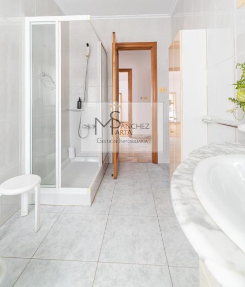 Exclusivo Chalet a 10 Minutos de Vigo y la Playa - Confort, Espacio y Ubicación Privilegiada