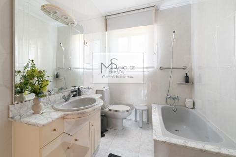 Exclusivo Chalet a 10 Minutos de Vigo y la Playa - Confort, Espacio y Ubicación Privilegiada