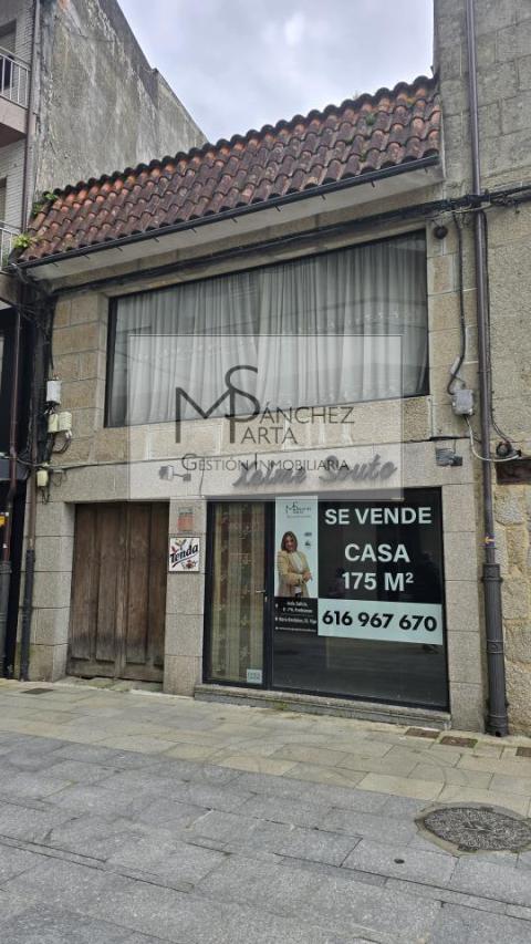 CASA  CENTRO DE PONTEAREAS - LUMINOSA, ESPACIOSA Y CON GRAN POTENCIAL