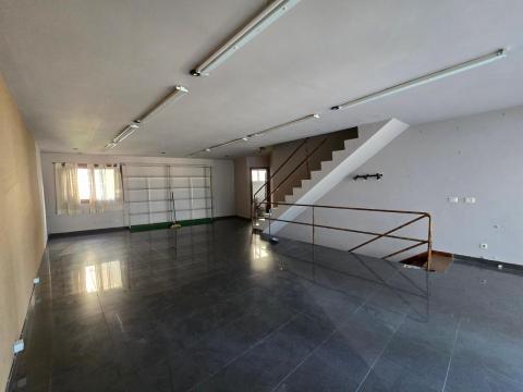 CASA  CENTRO DE PONTEAREAS - LUMINOSA, ESPACIOSA Y CON GRAN POTENCIAL