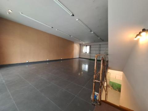 CASA  CENTRO DE PONTEAREAS - LUMINOSA, ESPACIOSA Y CON GRAN POTENCIAL