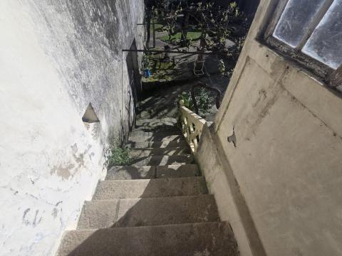 Dos casas centro de Tomiño con patio privado y gran potencial