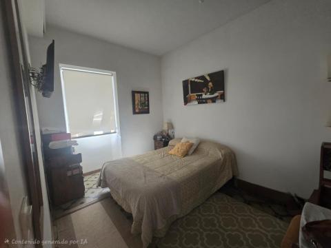 Dos casas centro de Tomiño con patio privado y gran potencial