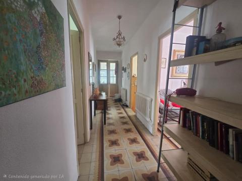 Dos casas centro de Tomiño con patio privado y gran potencial