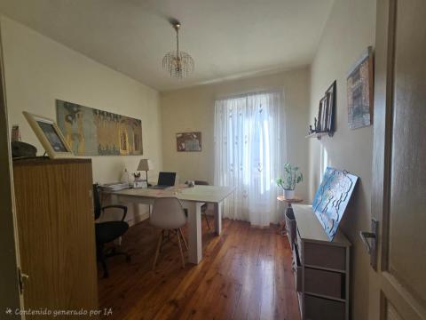 Dos casas centro de Tomiño con patio privado y gran potencial