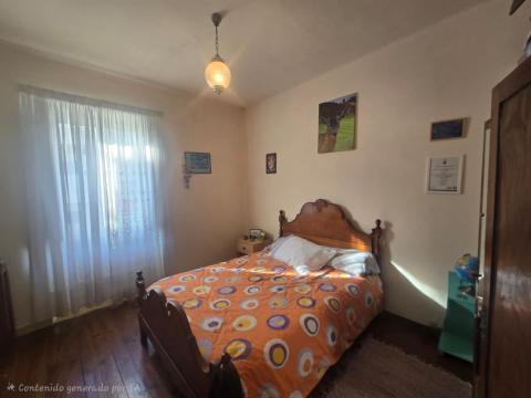 Dos casas centro de Tomiño con patio privado y gran potencial
