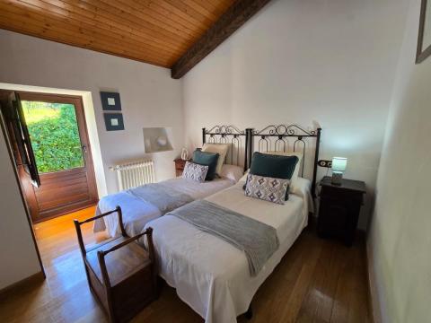 Casa de piedra gallega totalmente rehabilitada en Cristiñade, Ponteareas