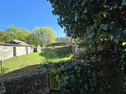 Finca con  casa,  molino y hórreo + bosque en Mondariz