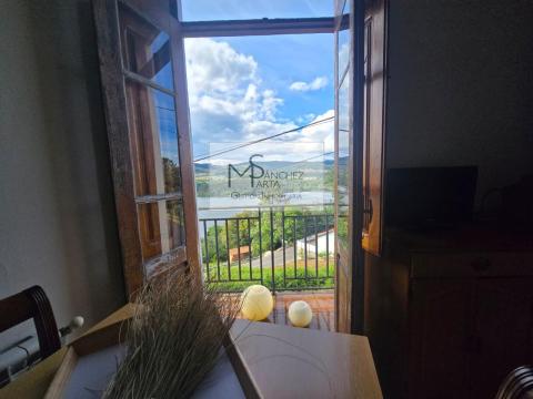 Casa  piedra con vistas privilegiadas al río Miño, en corazón vitivinícola de Castrelo de Miño