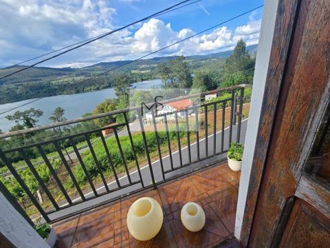 Casa  piedra con vistas privilegiadas al río Miño, en corazón vitivinícola de Castrelo de Miño