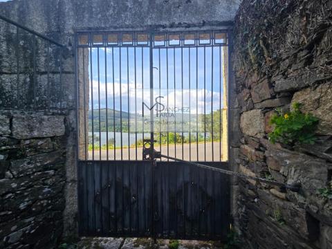 Casa  piedra con vistas privilegiadas al río Miño, en corazón vitivinícola de Castrelo de Miño