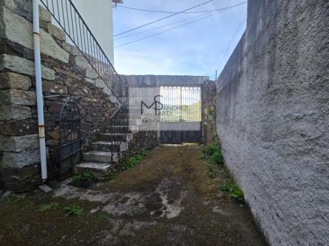 Casa  piedra con vistas privilegiadas al río Miño, en corazón vitivinícola de Castrelo de Miño