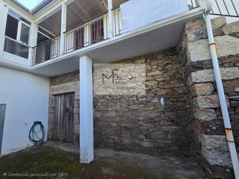 Casa  piedra con vistas privilegiadas al río Miño, en corazón vitivinícola de Castrelo de Miño