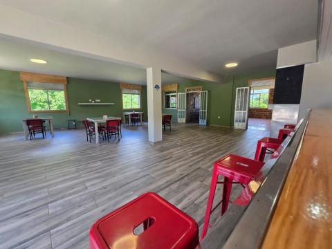 PROPIEDAD CON VIVIENDA INDEPENDIENTE, ESPACIO DE HOSTELERÍA REFORMADO, ALMACENES Y TERRENO EN ARBO