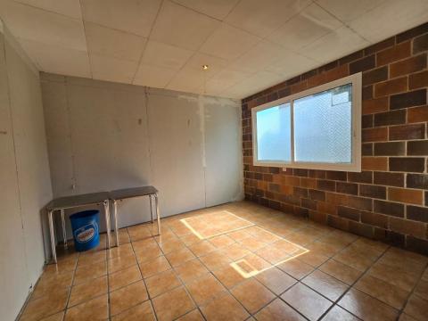 PROPIEDAD CON VIVIENDA INDEPENDIENTE, ESPACIO DE HOSTELERÍA REFORMADO, ALMACENES Y TERRENO EN ARBO
