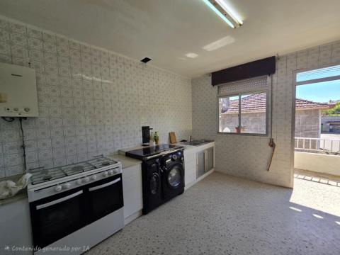 PROPIEDAD CON VIVIENDA INDEPENDIENTE, ESPACIO DE HOSTELERÍA REFORMADO, ALMACENES Y TERRENO EN ARBO