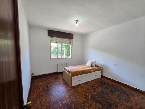 PROPIEDAD CON VIVIENDA INDEPENDIENTE, ESPACIO DE HOSTELERÍA REFORMADO, ALMACENES Y TERRENO EN ARBO