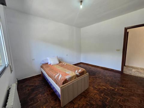 PROPIEDAD CON VIVIENDA INDEPENDIENTE, ESPACIO DE HOSTELERÍA REFORMADO, ALMACENES Y TERRENO EN ARBO