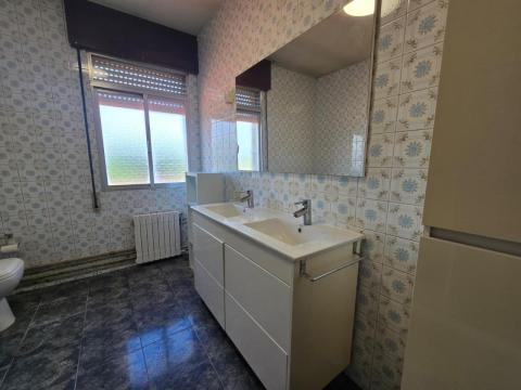 PROPIEDAD CON VIVIENDA INDEPENDIENTE, ESPACIO DE HOSTELERÍA REFORMADO, ALMACENES Y TERRENO EN ARBO