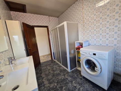 PROPIEDAD CON VIVIENDA INDEPENDIENTE, ESPACIO DE HOSTELERÍA REFORMADO, ALMACENES Y TERRENO EN ARBO