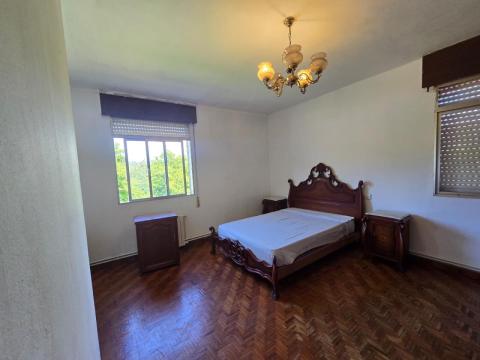 PROPIEDAD CON VIVIENDA INDEPENDIENTE, ESPACIO DE HOSTELERÍA REFORMADO, ALMACENES Y TERRENO EN ARBO
