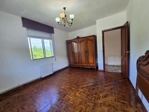 PROPIEDAD CON VIVIENDA INDEPENDIENTE, ESPACIO DE HOSTELERÍA REFORMADO, ALMACENES Y TERRENO EN ARBO