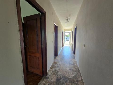 PROPIEDAD CON VIVIENDA INDEPENDIENTE, ESPACIO DE HOSTELERÍA REFORMADO, ALMACENES Y TERRENO EN ARBO
