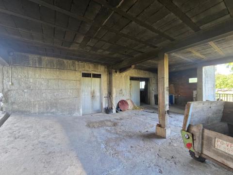 PROPIEDAD CON VIVIENDA INDEPENDIENTE, ESPACIO DE HOSTELERÍA REFORMADO, ALMACENES Y TERRENO EN ARBO