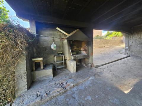 PROPIEDAD CON VIVIENDA INDEPENDIENTE, ESPACIO DE HOSTELERÍA REFORMADO, ALMACENES Y TERRENO EN ARBO