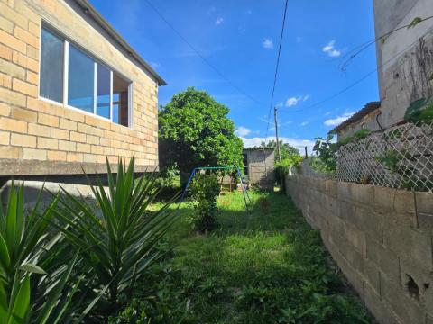 PROPIEDAD CON VIVIENDA INDEPENDIENTE, ESPACIO DE HOSTELERÍA REFORMADO, ALMACENES Y TERRENO EN ARBO