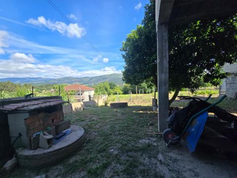 PROPIEDAD CON VIVIENDA INDEPENDIENTE, ESPACIO DE HOSTELERÍA REFORMADO, ALMACENES Y TERRENO EN ARBO