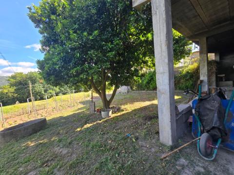 PROPIEDAD CON VIVIENDA INDEPENDIENTE, ESPACIO DE HOSTELERÍA REFORMADO, ALMACENES Y TERRENO EN ARBO