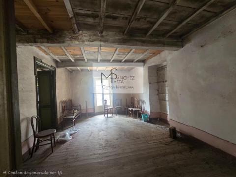 Casa de piedra de 1902 para rehabilitar en Ribadavia, con galería y vistas al río Miño
