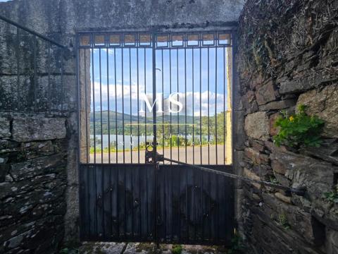 Casa  piedra con vistas privilegiadas al río Miño, en corazón vitivinícola de Castrelo de Miño