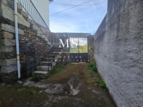 Casa  piedra con vistas privilegiadas al río Miño, en corazón vitivinícola de Castrelo de Miño