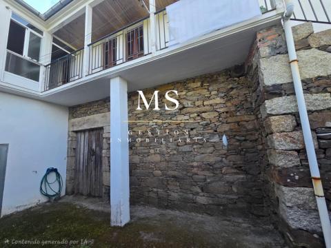 Casa  piedra con vistas privilegiadas al río Miño, en corazón vitivinícola de Castrelo de Miño