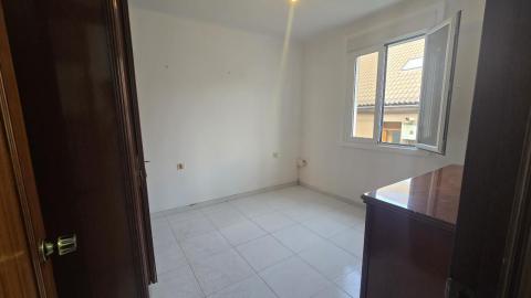 Vivienda reformada  planta baja  doble acceso y terrazas.