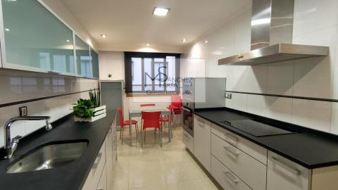Alquiler piso tipo duplex con terraza en Aviles de Taramancos. Ourense.