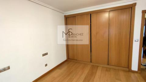 Alquiler piso tipo duplex con terraza en Aviles de Taramancos. Ourense.