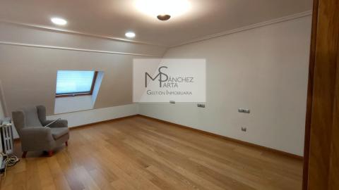 Alquiler piso tipo duplex con terraza en Aviles de Taramancos. Ourense.