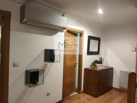 Alquiler piso tipo duplex con terraza en Aviles de Taramancos. Ourense.