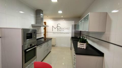 Alquiler piso tipo duplex con terraza en Aviles de Taramancos. Ourense.