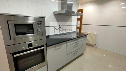 Alquiler piso tipo duplex con terraza en Aviles de Taramancos. Ourense.