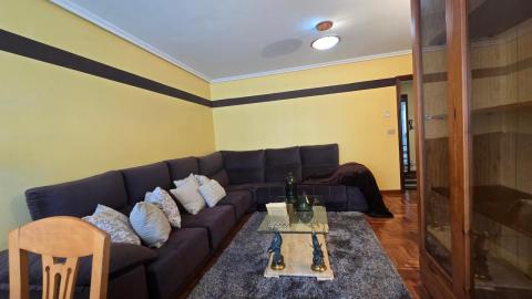 Exclusivo piso de 3 dormitorios  venta en Ponteareas