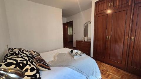 Exclusivo piso de 3 dormitorios  venta en Ponteareas