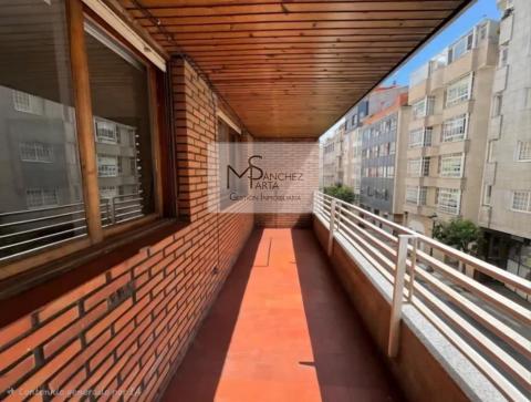 Piso en mejor ubicaciones de Vigo, a escasos metros del Paseo de Alfonso XII, en pleno corazón de la ciudad.