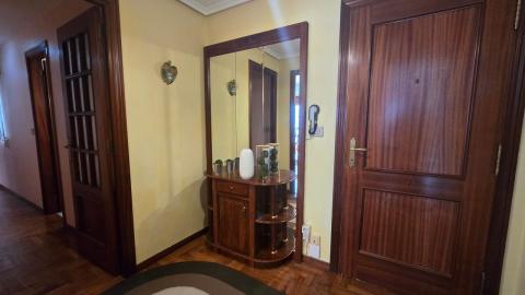 Exclusivo piso de 3 dormitorios  venta en Ponteareas