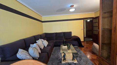 Exclusivo piso de 3 dormitorios  venta en Ponteareas